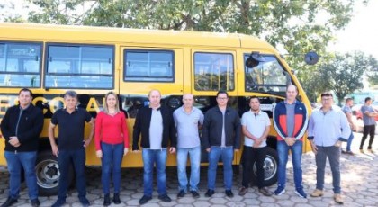 Governo Municipal de Capitão repassa dois ônibus escolar para Secretaria de Educação